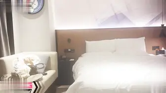 糖心VlogUp主【肥猫探花】约操极品骚妹网红脸爱吃肉棒多体位插穴不停